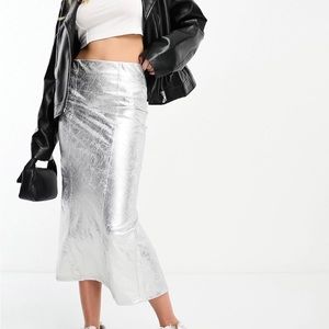 Brand New silver midi skirt Lower-half looks
High rise
Kick slit
Regular fit